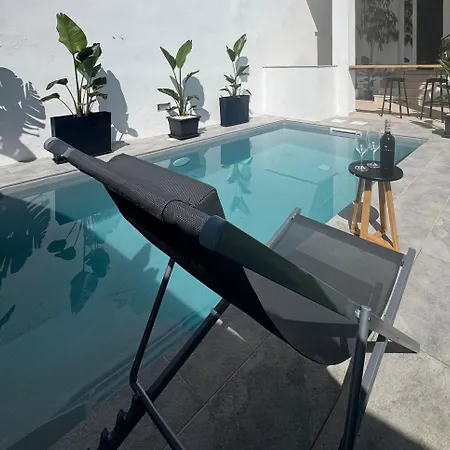 Carpentry ベッド・アンド・ブレックファスト